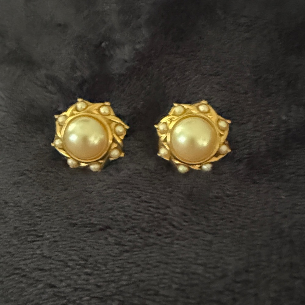 Vintage Gold and Pearl Stud Earrings